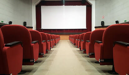 interno del cinema teatro dalla costa